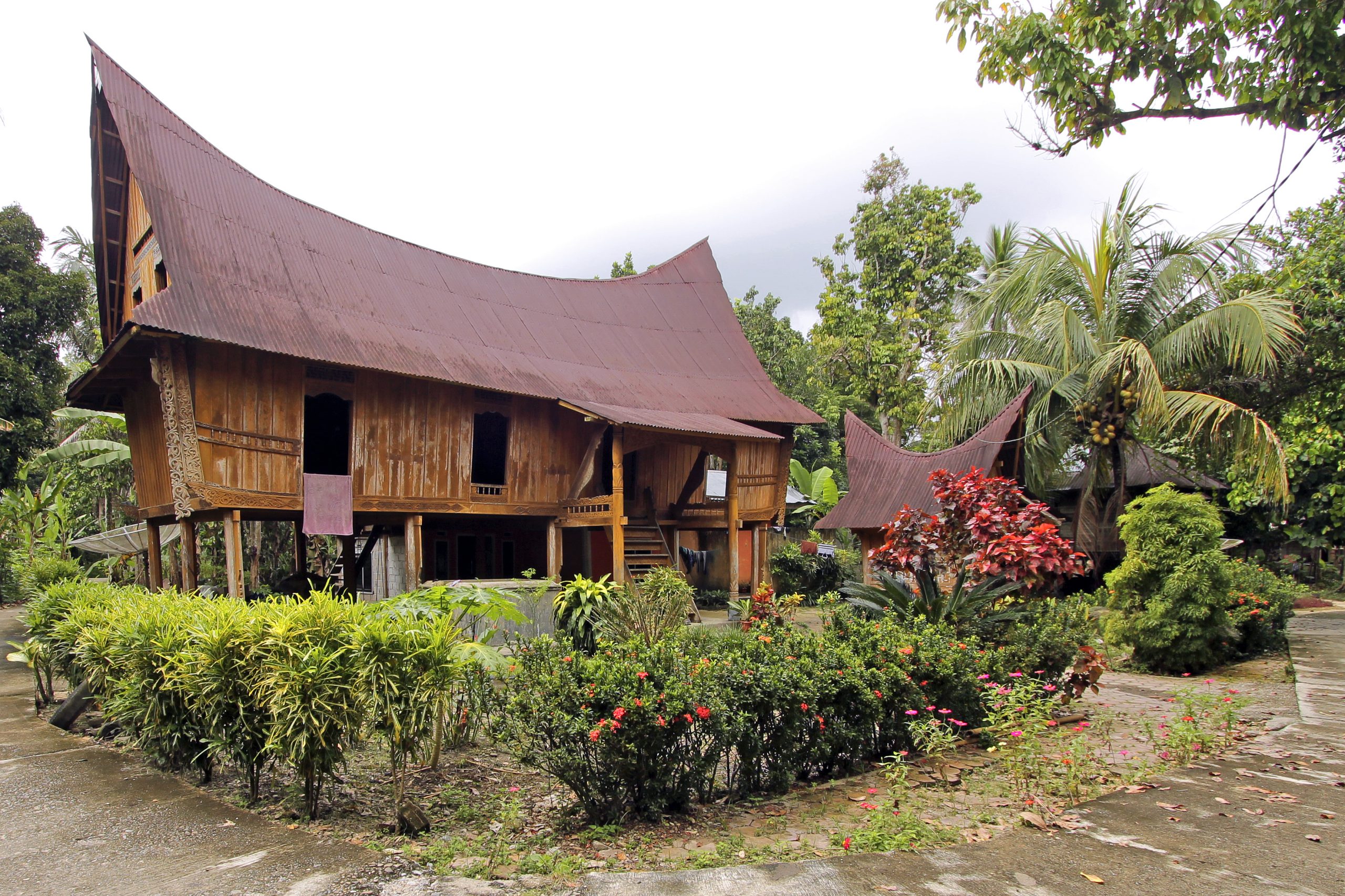 Museum Kendil Kemilau Emas a.k.a Rumah Lontiok (Sumber foto : Wikipedia, Red)