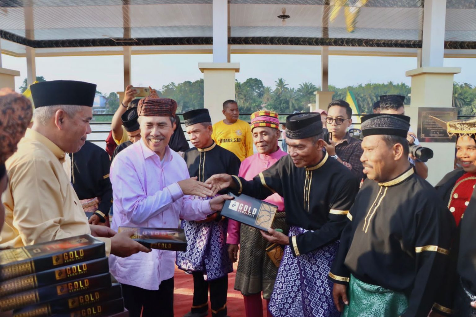 Pj Bupati Kampar dan Gubernur Riau Hadir di Acara Balimau Kasai : Tradisi Menarik Sambut Ramadhan (sumber foto: Nefrial Pili, Redaksi 86.com, Red)