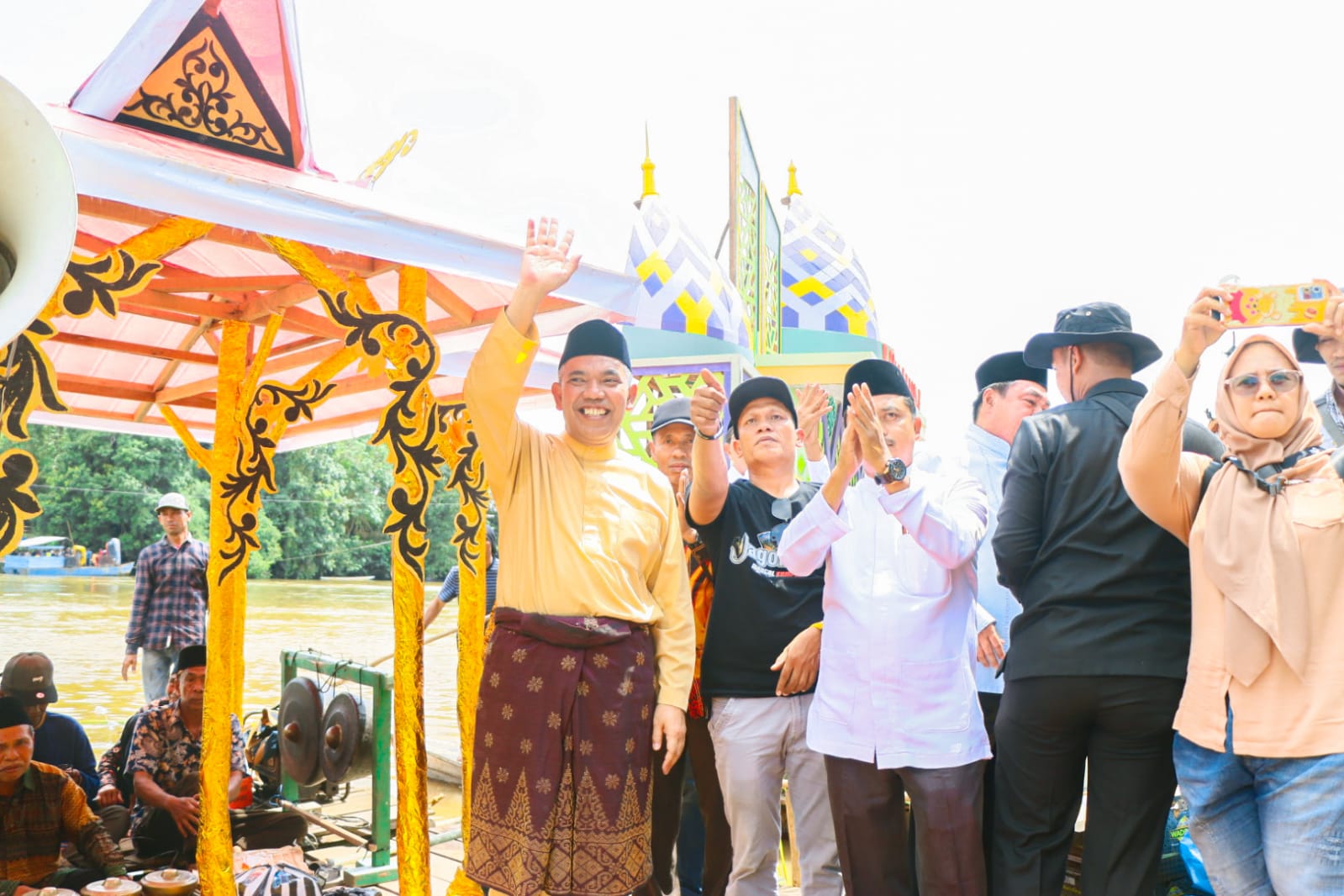 Pj Bupati Kampar Hadir di Acara Balimau Kasai : Tradisi Menarik Sambut Ramadhan (sumber foto: Nefrial Pili, Redaksi 86.com, Red)