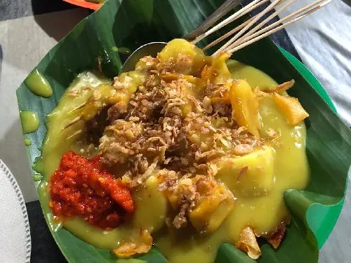 Makanan khas Kampar : Sate Kuok (sumber foto : https://www.carikulinerindonesia.com/#sate-kuok-ayam-geprek-cu-izul-by-dapur-angel-hangtuah_MtNDDfeZW0OE2Pl3Ay0cJg.html)