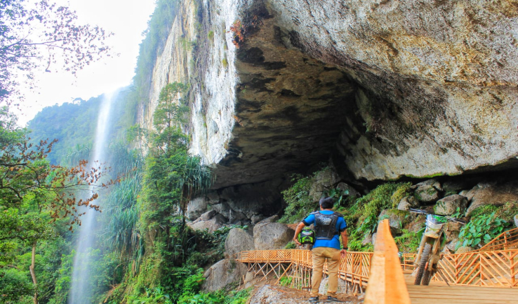 Air Terjun Batu Tilam (sumber foto : SUARA INDONESIA )